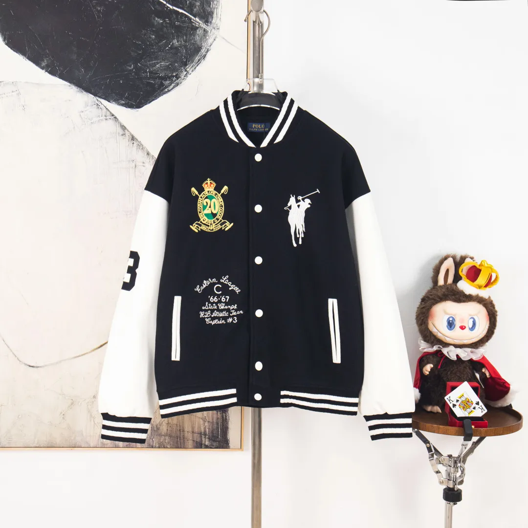 P620 zp version [exclusive supply] RAH LAUREN horse logo embroidery stitching baseball jacket jacket Warm reminder: It is recommended to hand wash or dry clean! ! This year is particularly popular. Baseball uniform jackets are available at all levels of the market (you must compare the details). The most powerful quality control. Baseball uniforms have been produced and researched for 7 years. The details are exquisite. With it, you will be the most handsome boy in the world. The fully painted surface with four-button buttons (buttons with LOGO), the fabric is customized for more than a month. It is not ready-made in the market. It is made of woolen blended fabric, custom-woven and dyed. It has high color fastness. It is recommended to hand wash or dry clean for the first time. "Custom-woven knitted rib at the hem", the lining is made of silky and delicate cupro fiber material, which can be worn directly against the body. It is extremely comfortable, a heavy-hitting item, purchase version!  Color: Black Size: XS S M L Number: RC10873